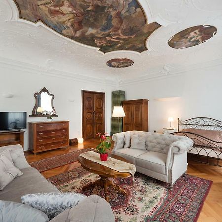 Codelli Deluxe Fresco City Centre App With Balcony Ljubljana Ngoại thất bức ảnh