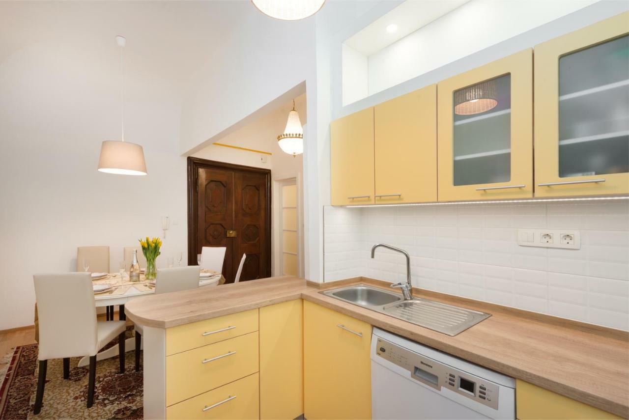 Codelli Deluxe Fresco City Centre App With Balcony Ljubljana Ngoại thất bức ảnh