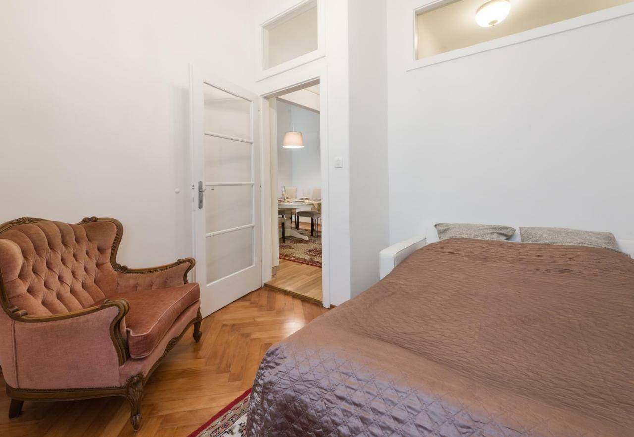 Codelli Deluxe Fresco City Centre App With Balcony Ljubljana Ngoại thất bức ảnh