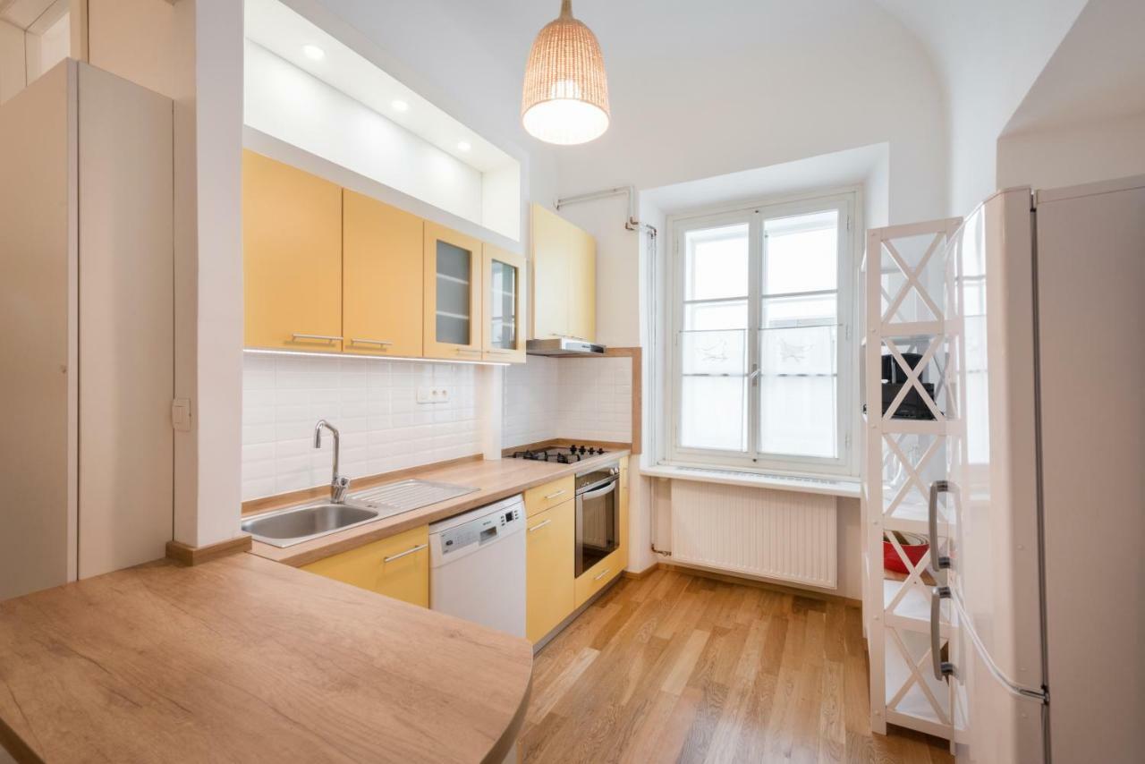 Codelli Deluxe Fresco City Centre App With Balcony Ljubljana Ngoại thất bức ảnh