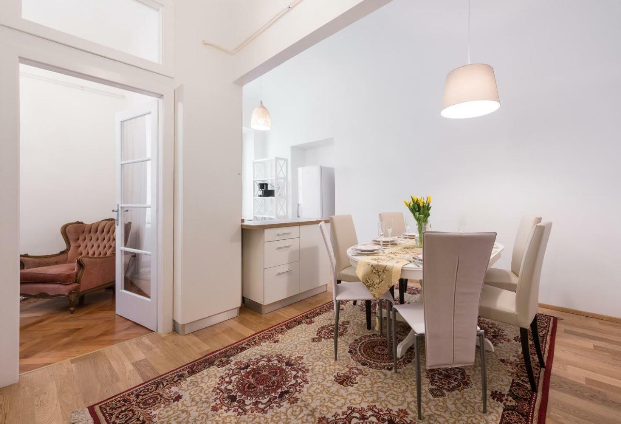 Codelli Deluxe Fresco City Centre App With Balcony Ljubljana Ngoại thất bức ảnh
